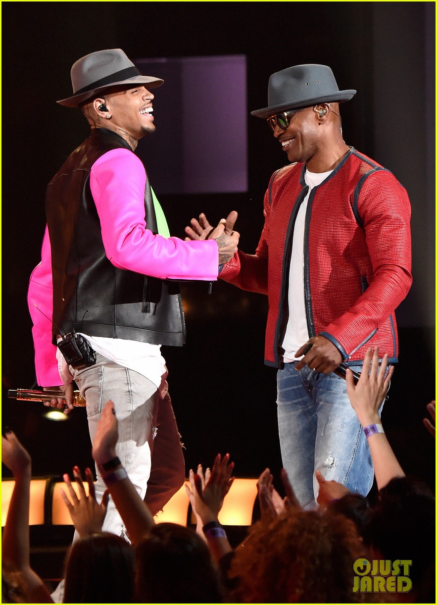 Jamie Foxx & Chris Brown Perform 'You Changed Me' at iHeartRadio Awards
