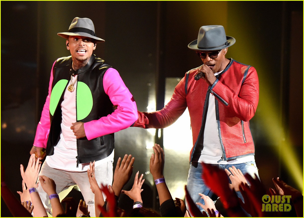 Jamie Foxx & Chris Brown Perform 'You Changed Me' at iHeartRadio Awards