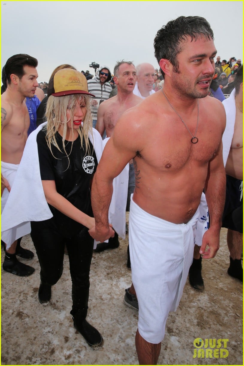 Lady Gaga & Taylor Kinney Take Polar Bear Plunge in Chicago! Photo 3316558 Lady Gaga