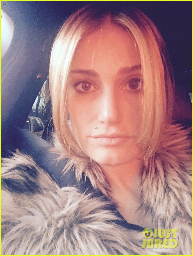 Idina Menzel Dyes Hair Blonde, Offically Frozen's Elsa! Photo