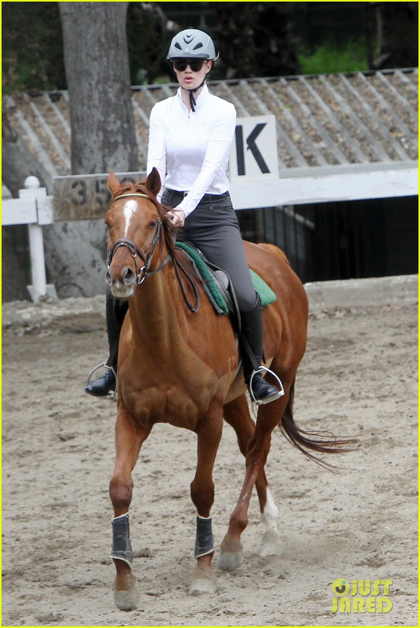 Iggy Azalea Takes Horseback Riding Lessons After Leaving Twitter: Photo