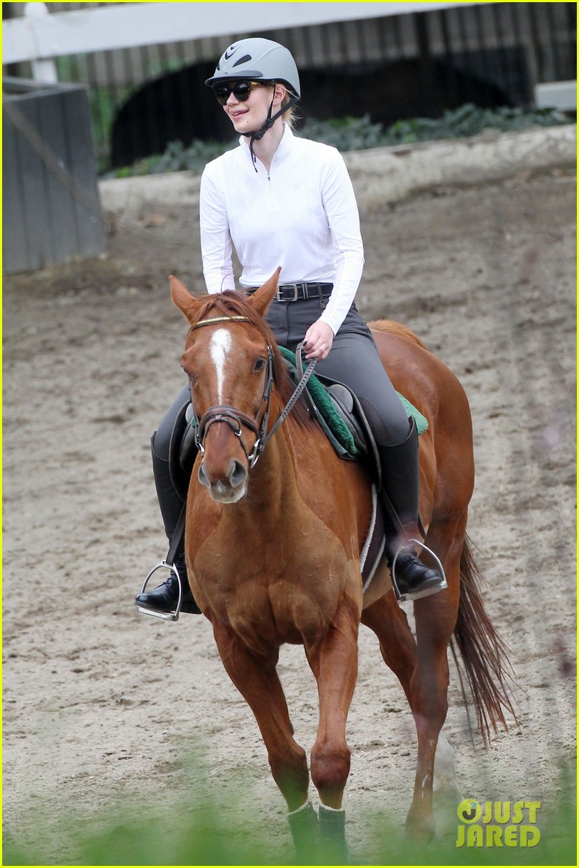 Iggy Azalea Takes Horseback Riding Lessons After Leaving Twitter: Photo