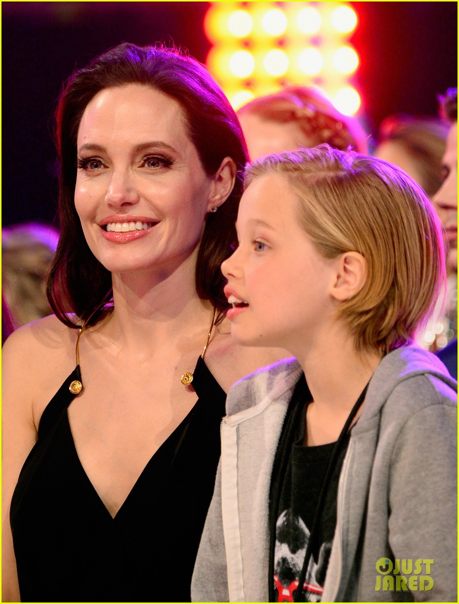 Angelina Jolie's Kids Have Best Reaction to KCAs Win! (Video): Photo