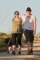 milla jovovich pregnant hike 01