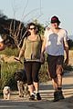 milla jovovich pregnant hike 09