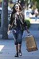 zoe saldana shopping with a friend 01