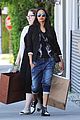 zoe saldana shopping with a friend 07