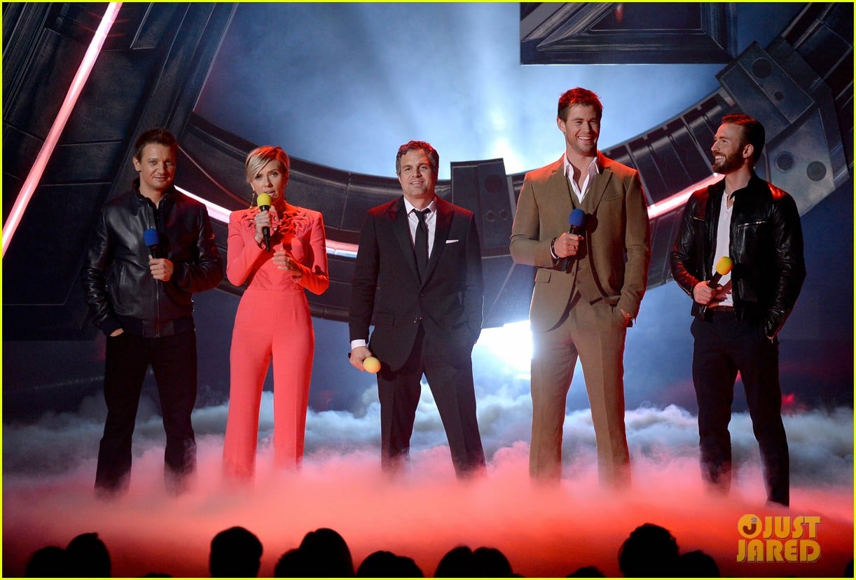 Avengers Assemble! Cast Honors Robert Downey, Jr. & Debuts New Clip at ...