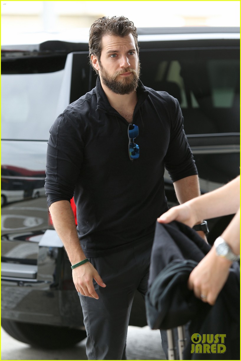 henry cavill explains why dawn of justice not superman sequel 013353701