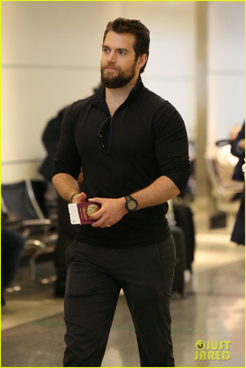 henry cavill explains why dawn of justice not superman sequel 013353701