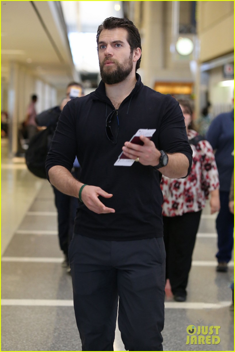 henry cavill explains why dawn of justice not superman sequel 013353701
