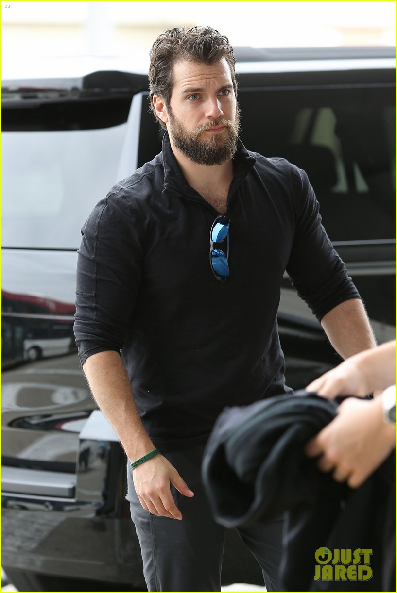 henry cavill explains why dawn of justice not superman sequel 013353701