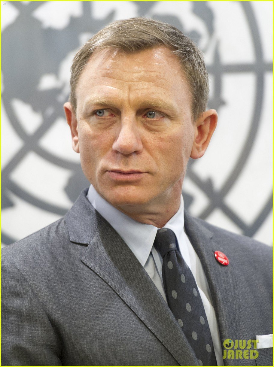 Daniel Craig Given the #39 License to Save #39 By the United Nations: Photo