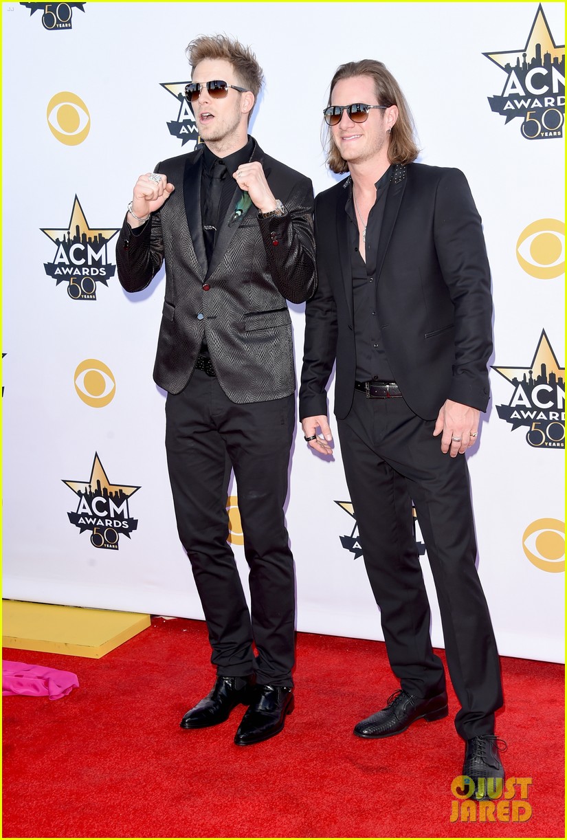 Florida Line Guys Bring Their Ladies to ACM Awards 2015! Photo