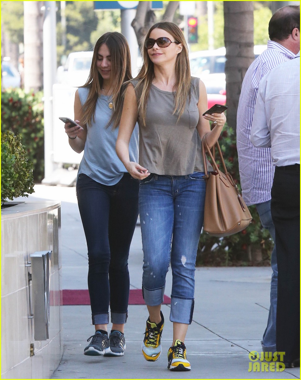 Sofia Vergara's Ex Nick Loeb Pens Intense OpEd About Their Frozen