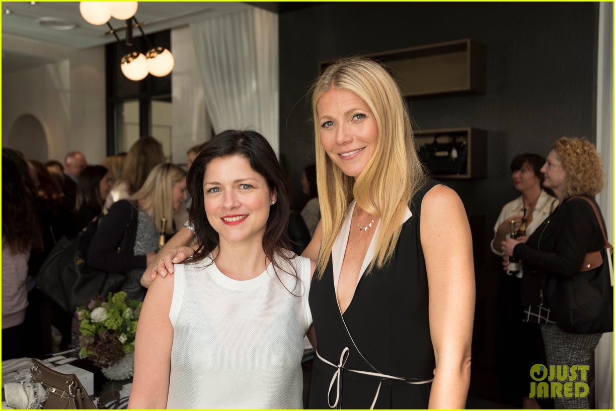 Paltrow Says Her Daughter is Borrowing Her Clothes Photo(02)