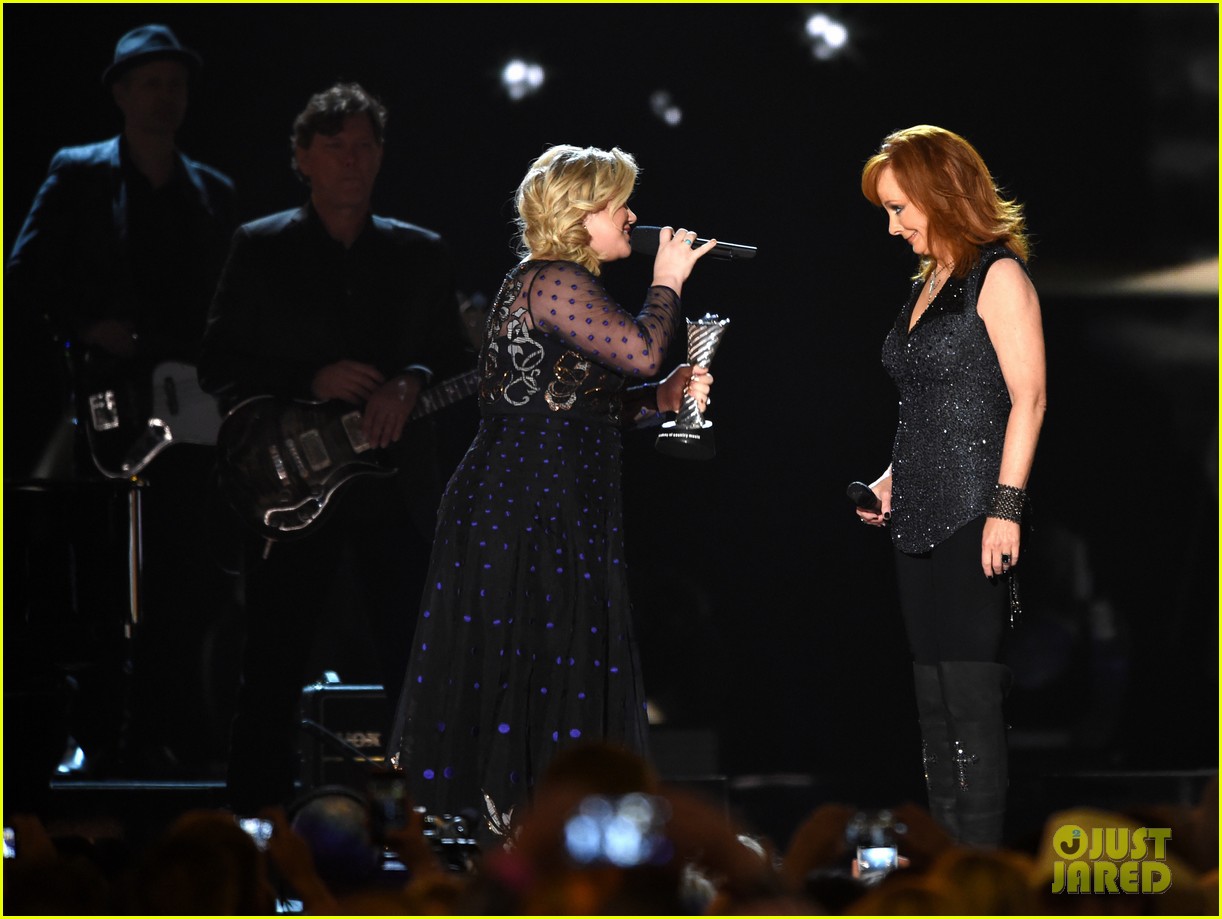 Kelly Clarkson Presents Reba McEntire Milestone Award at ACM Awards