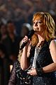 kelly clarkson presents reba mcentire award 2015 acm awards 12