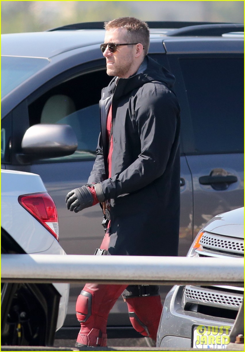 Ryan Reynolds Meets With the Mayor of Vancouver During 'Deadpool