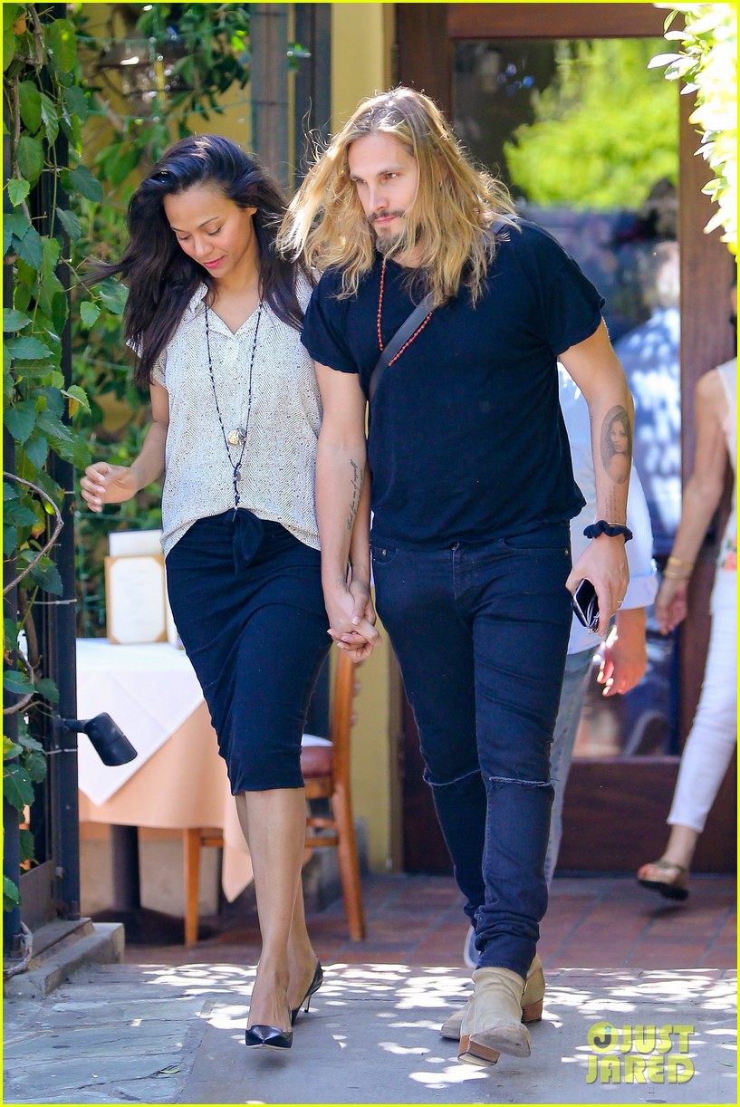 Zoe Saldana Helps Celebrate Her Father-in-Law's Birthday: Photo 3338922