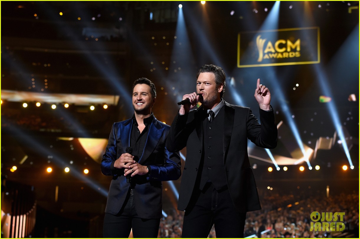 Blake Shelton & Luke Bryan Perform at ACM Awards 2015! Photo 3351222