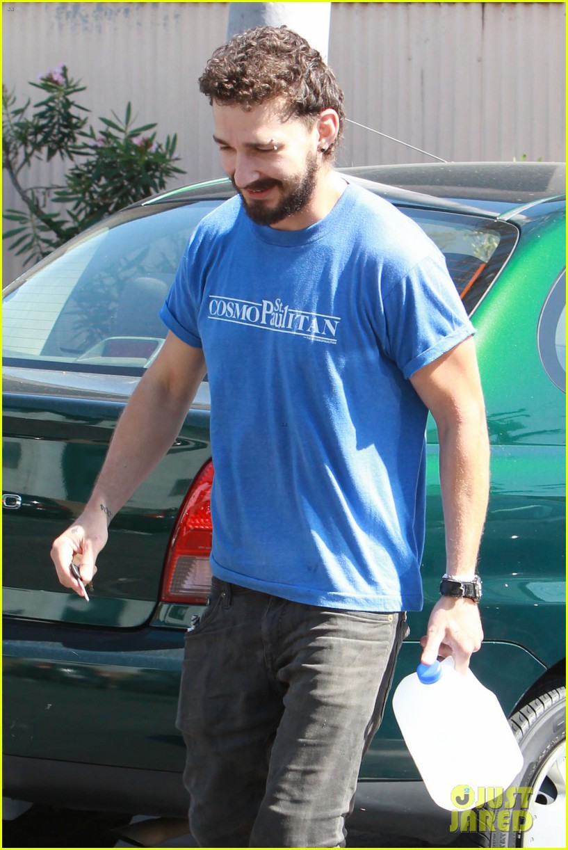 Shia LaBeouf Shaves Part of His Head & Keeps His Rattail Intact Photo(02)