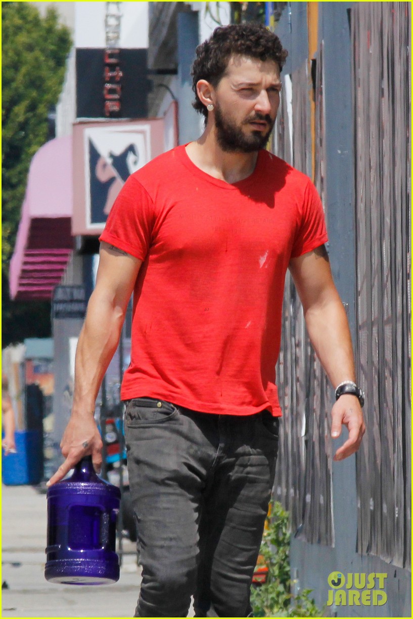 Shia LaBeouf Shaves Part of His Head & Keeps His Rattail Intact Photo