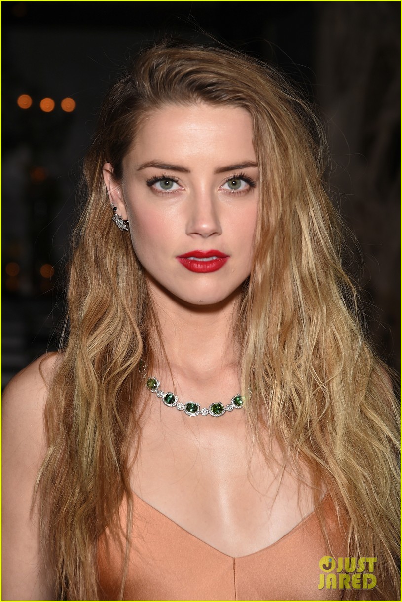 Reese Witherspoon Recreates Her 'Sweet Home Alabama' Tiffany's Scene