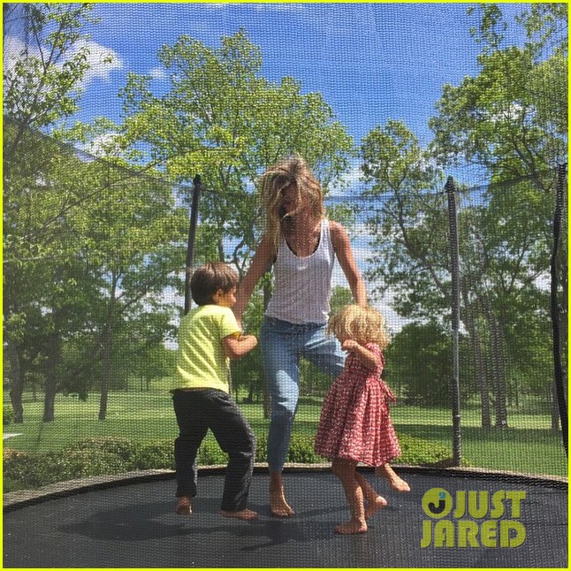 Gisele Bundchen & Tom Brady New Puppy Scooby After DeflateGate(02)