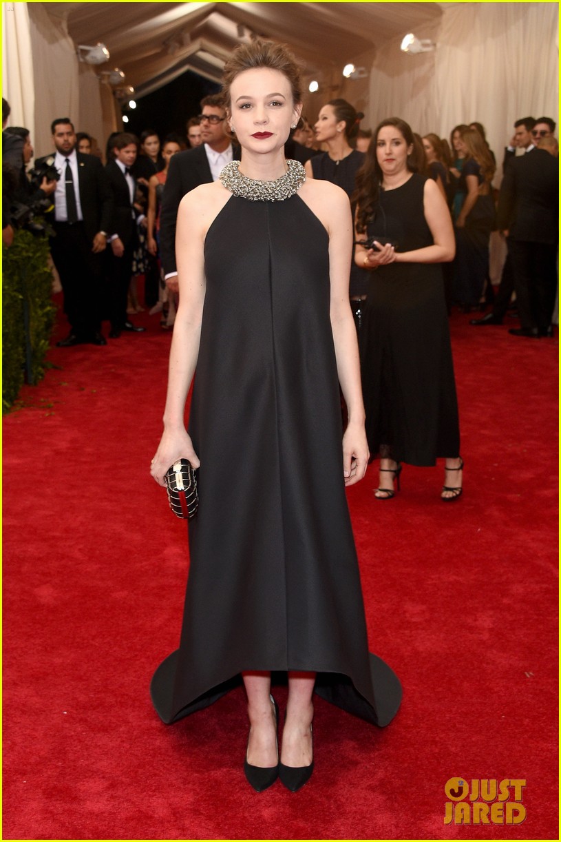 Carey Mulligan Is Beautiful in Balenciaga for Met Gala 2015: Photo