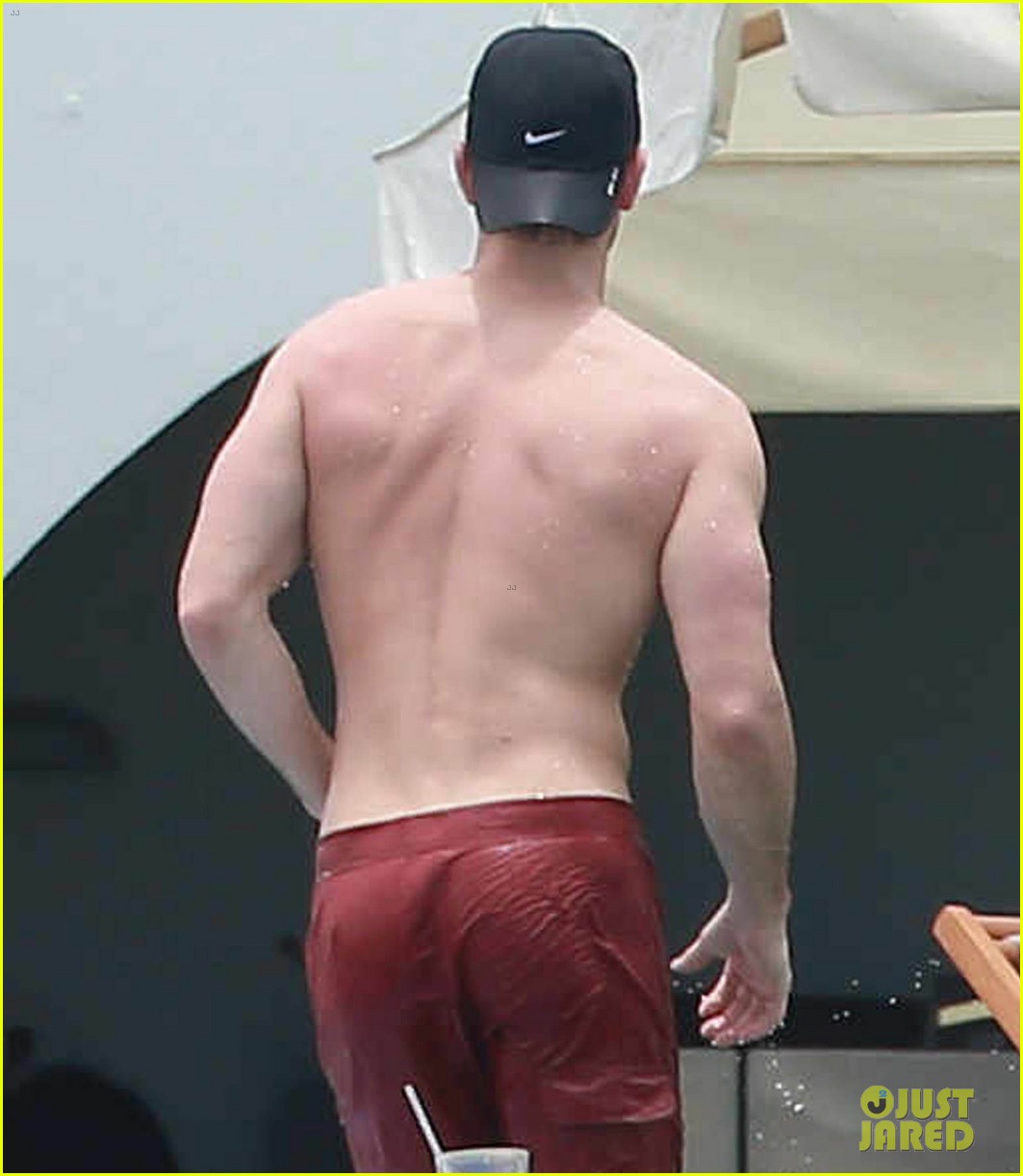 Chace Crawford Shows Off Buff Shirtless Body in Mexico: Phot