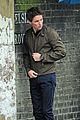 eddie redmayne rain photoshoot fantastic beasts 05