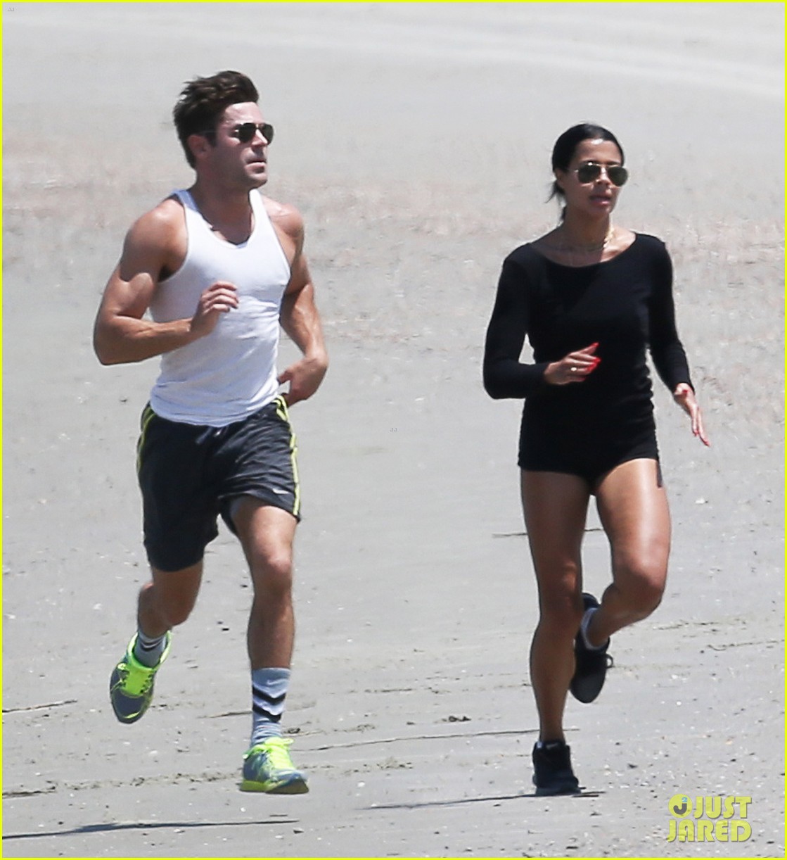 zac efron sami miro work our together on the beach 043362209