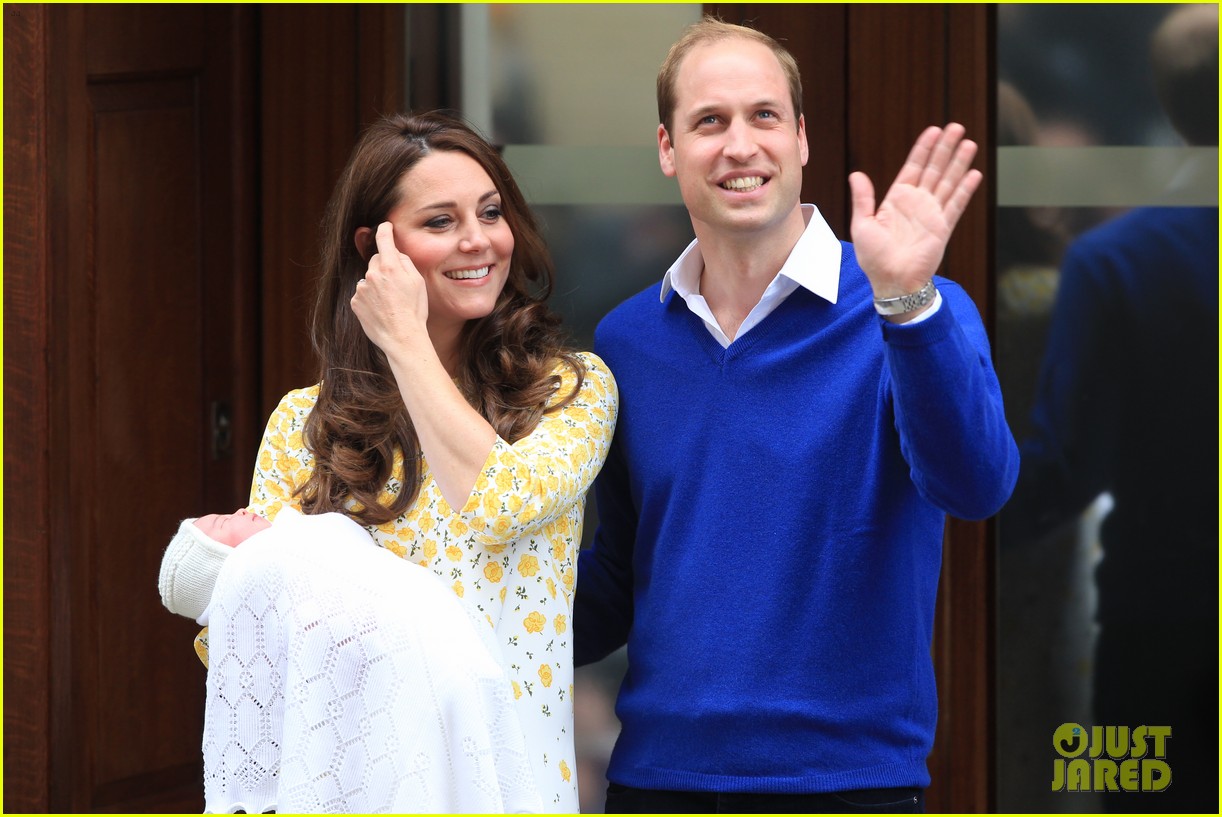 Royal Baby Girl's First Photos with Kate Middleton & Prince William