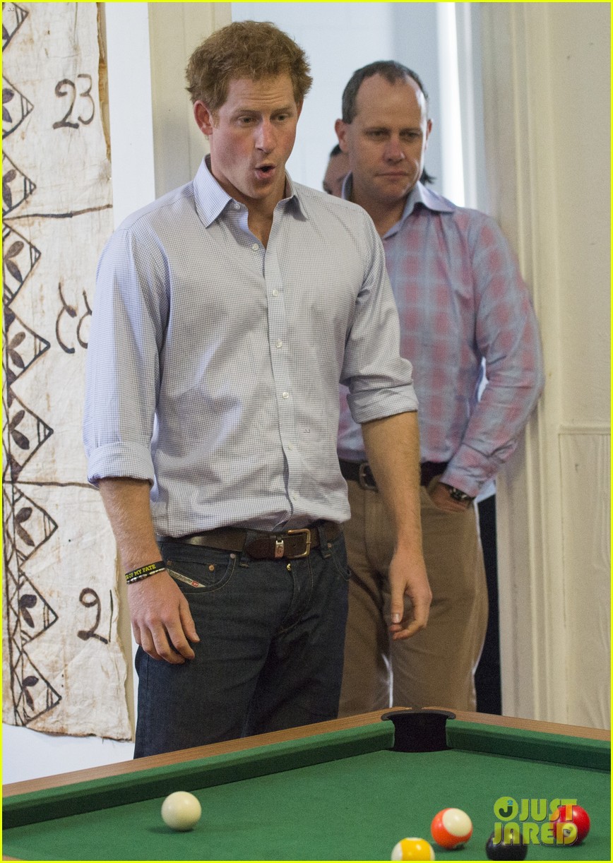 Photo prince harry pool ping pong new zealand 21 Photo 3370812