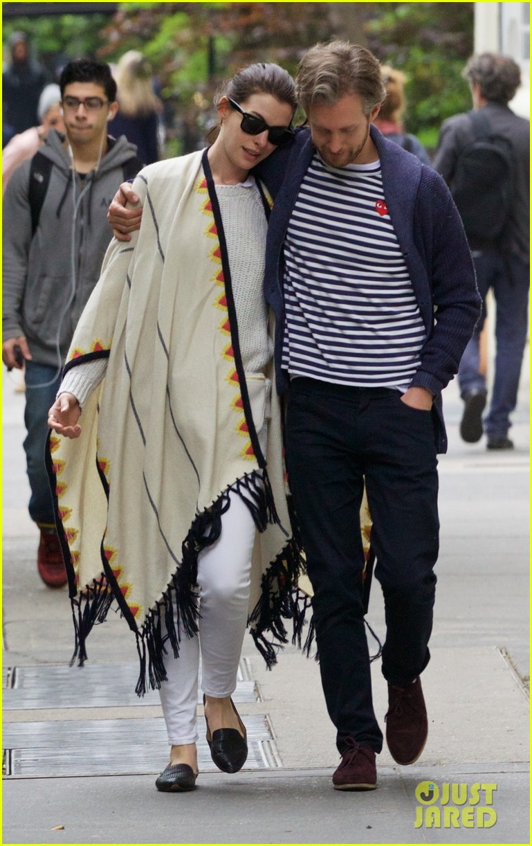 Anne Hathaway Gets Praised By Emmy Rossum For 'Grounded' Performance