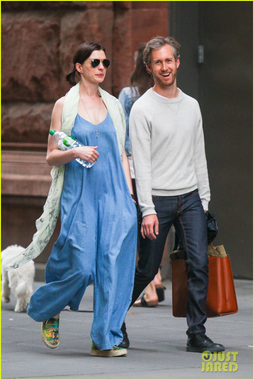 Anne Hathaway Gets Praised By Emmy Rossum For 'Grounded' Performance