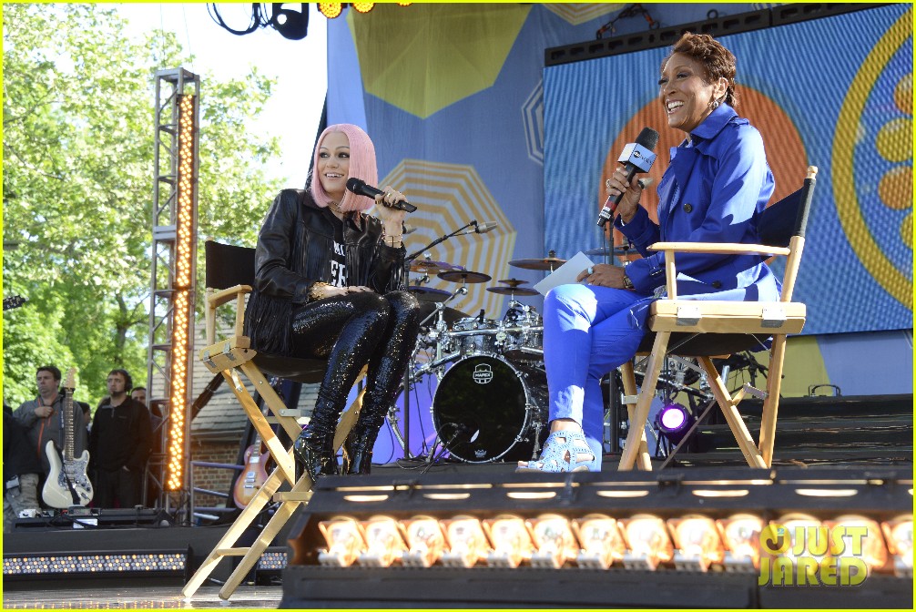Photo jessie j flashlight performance new album talk gma 09 Photo