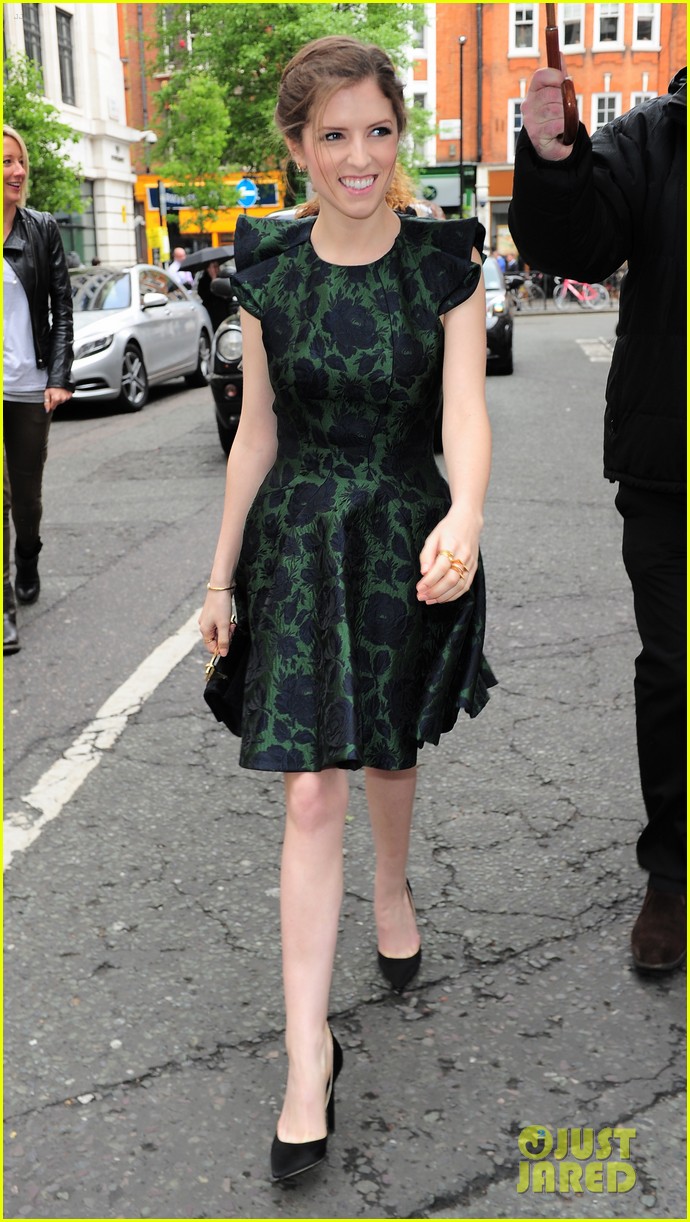 Photo: anna kendrick green dress bbc radio visit 05 | Photo 3364252