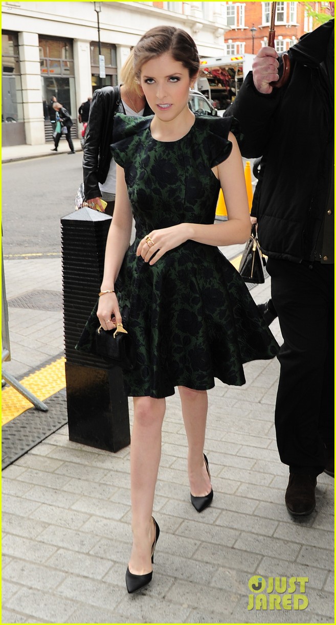 Photo: anna kendrick green dress bbc radio visit 12 | Photo 3364259