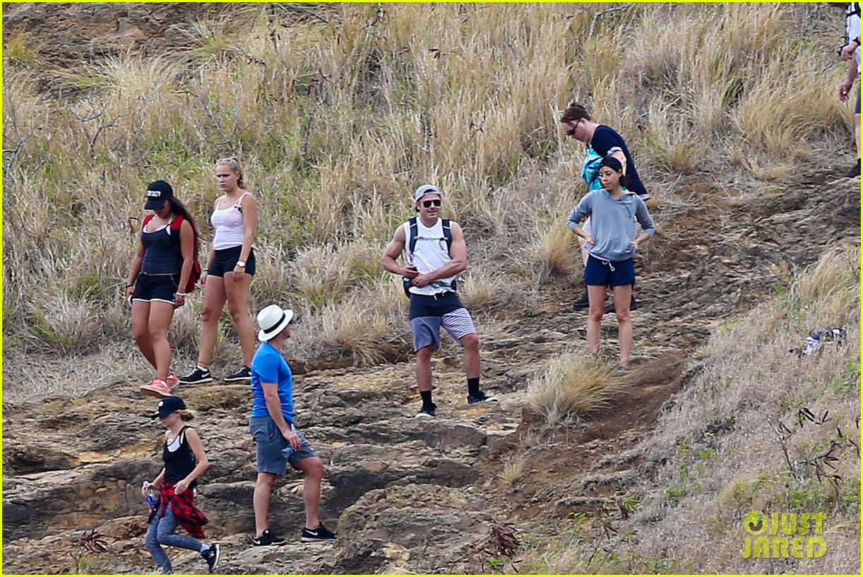 Anna Kendrick Joined Zac Efron for His Hawaii Hike Photo 3378636