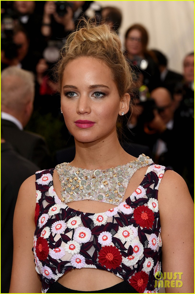 Jennifer Lawrence Stuns at Met Gala 2015 in Floral Dress Photo 3362513 Jennifer Lawrence