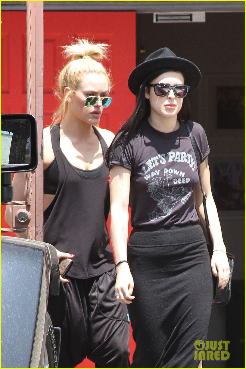Rumer Willis Wants To ReDo Her 'Twin' Photo With Mom Demi Moore