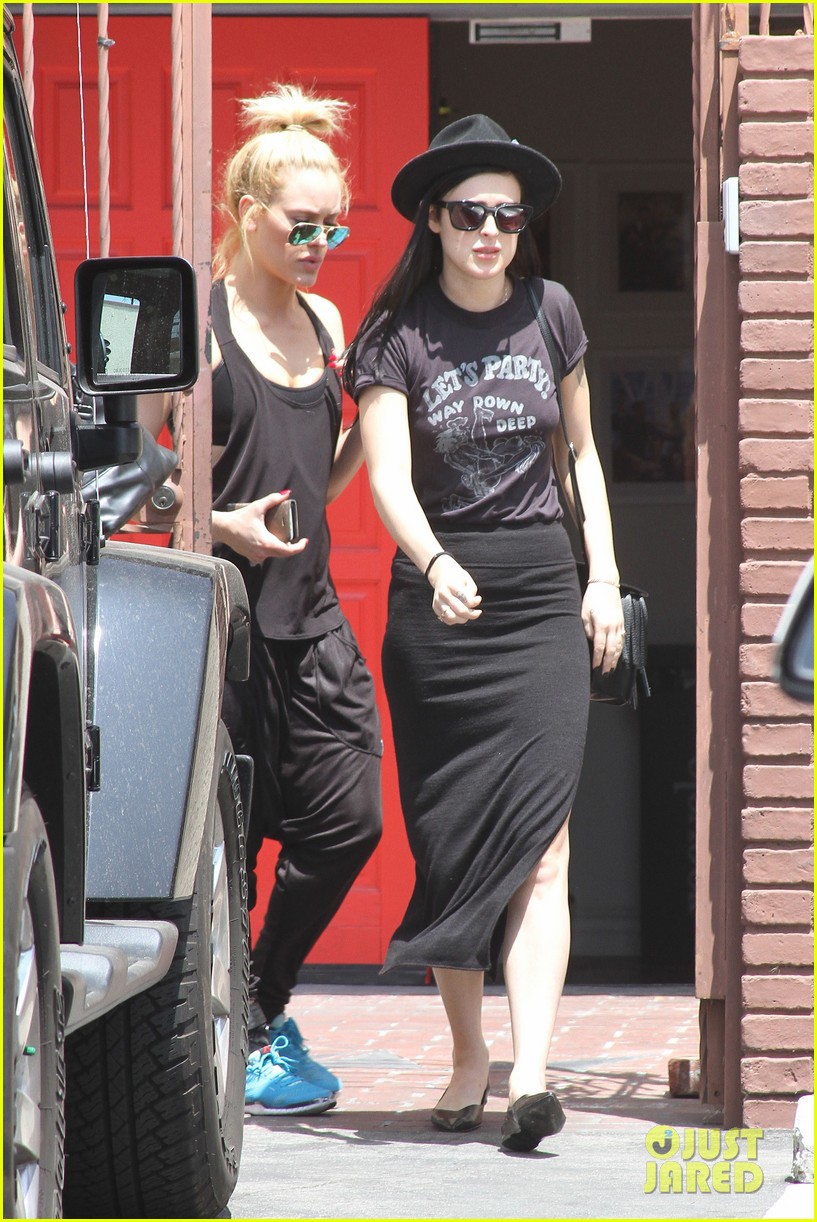Rumer Willis Wants To ReDo Her 'Twin' Photo With Mom Demi Moore