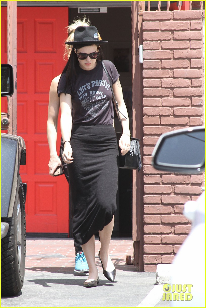 Rumer Willis Wants To ReDo Her 'Twin' Photo With Mom Demi Moore