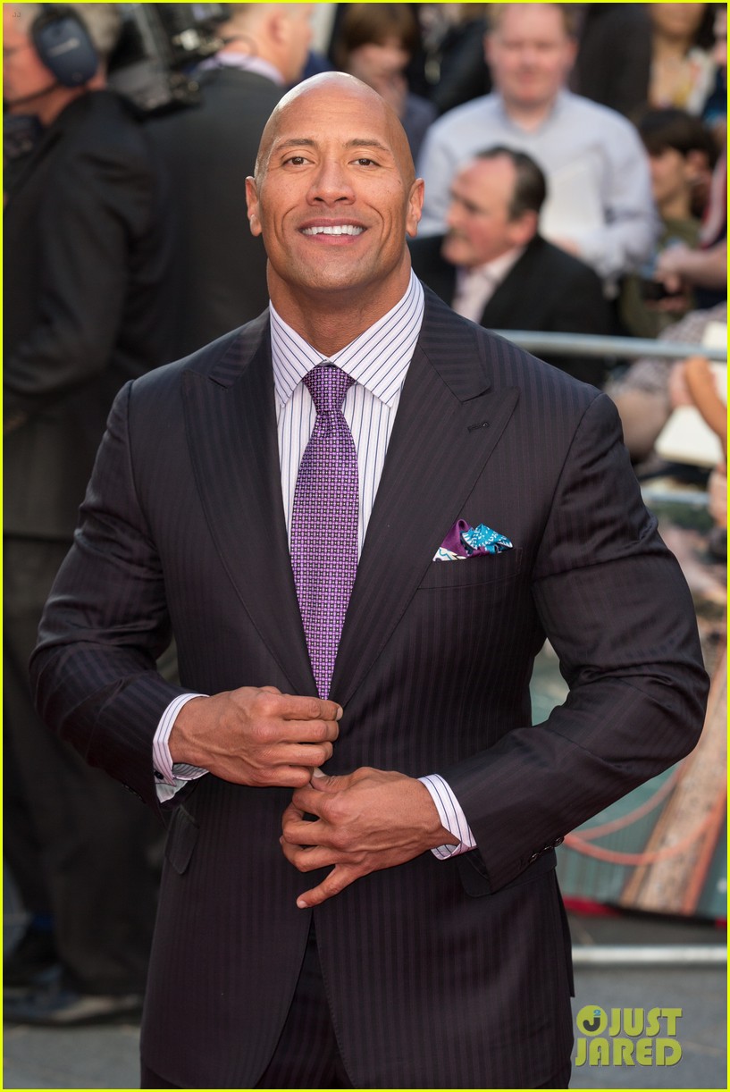 Dwayne Johnson Dishes On His Upcoming Baywatch Movie Photo Alexandra Daddario Carla Gugino Dwayne Johnson The Rock Pictures Just Jared