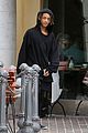 jaden smith brings his own water jug to lunch with willow 02