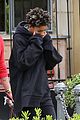 jaden smith brings his own water jug to lunch with willow 05