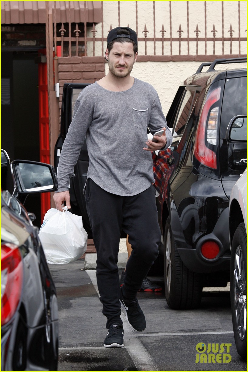 Rumer Willis & Val Chmerkovskiy To Debut Britney Spears' 'Toxic' During