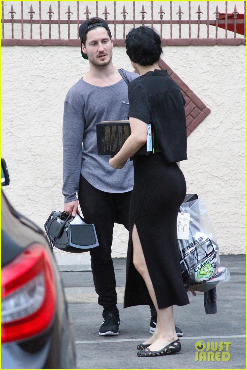 Rumer Willis & Val Chmerkovskiy To Debut Britney Spears' 'Toxic' During